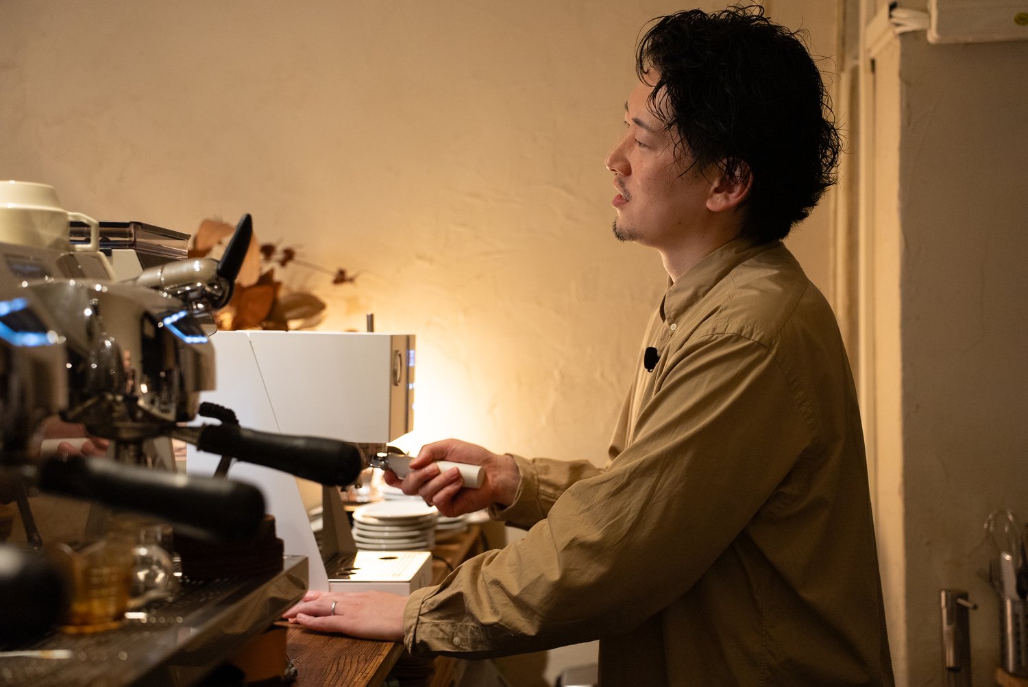 ELEPHANT COFFEE カウンターで抽出中の今村義則様
